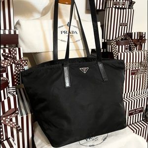 PRADA⭐️TESSUTO⭐️SAFFIANO⭐️STRAP BAG! EUC! V SHAPED BAG! LARGE!💕